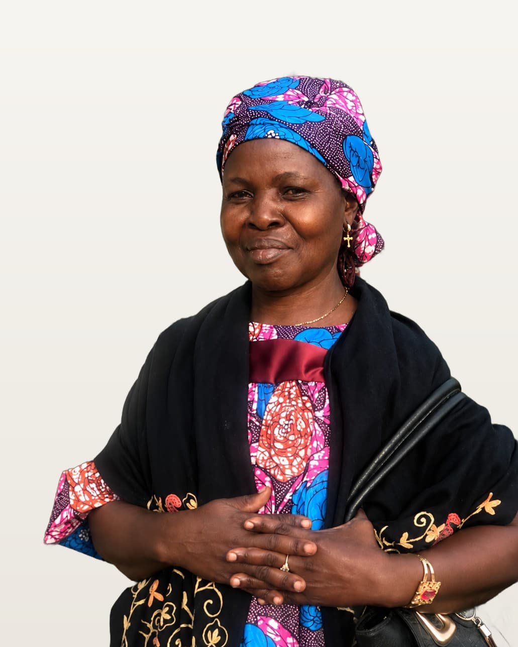 Portrait chaleureux d'une femme âgée souriante